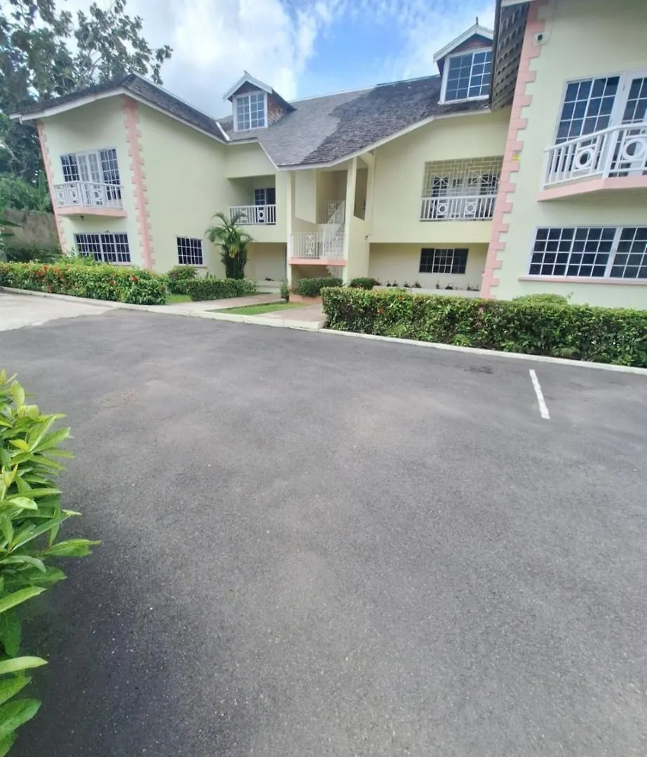 Comfortable 2 Bed Apartment Ocho Rios