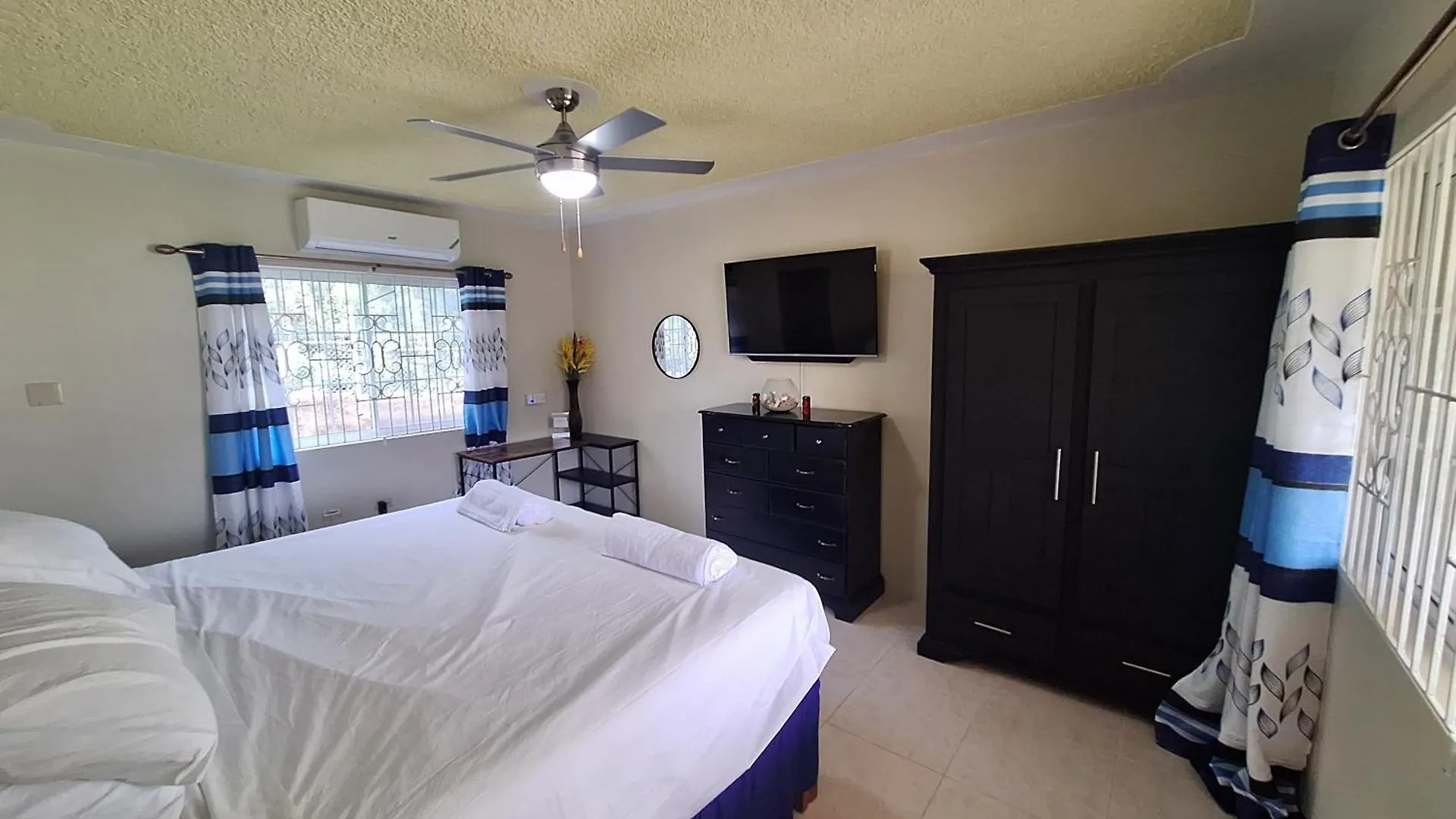 Comfortable 2 Bed Apartment Ocho Rios